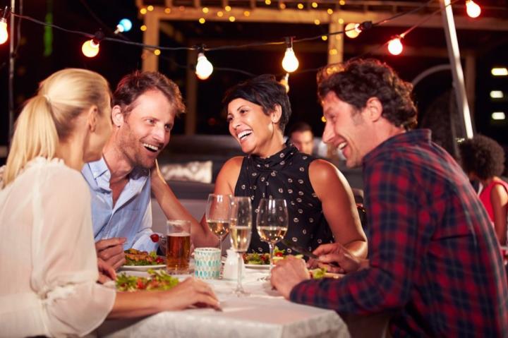 friends-dinner-party-conversationalist-1024x682.jpg