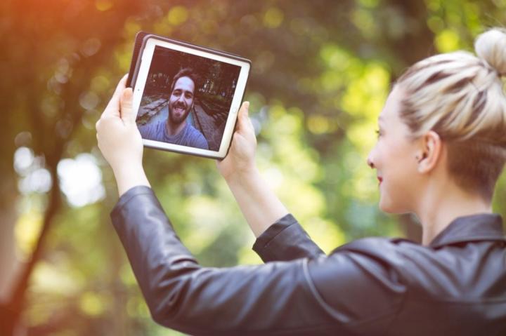 woman-man-ipad-talking-long-distance-relationships-1024x682.jpg