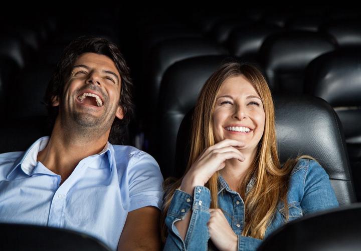 couple-laughing-in-movie-theater-1024x715.jpg