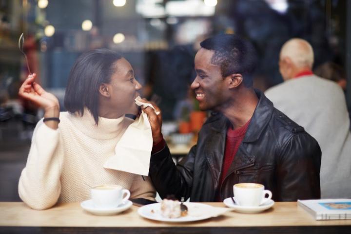 couple-on-date-in-cafe-1024x682.jpg