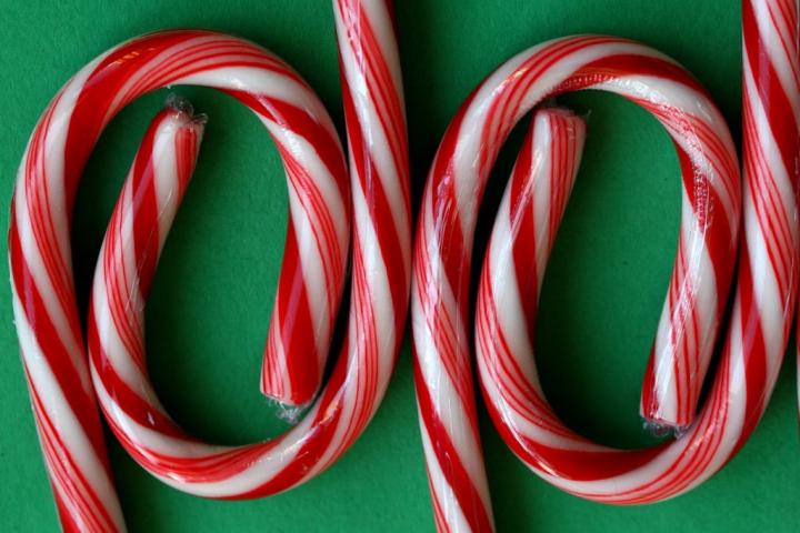 Use-Candy-Canes-Card-Holders.jpg