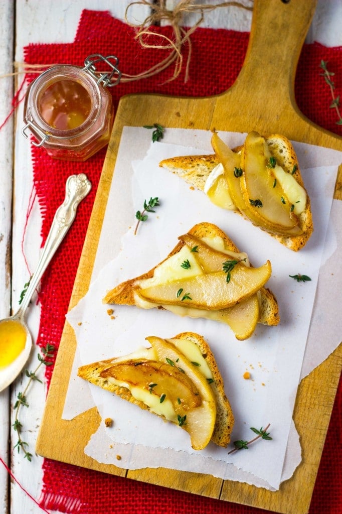 Brie-Pear-Toasts-Thyme-Honey.jpg