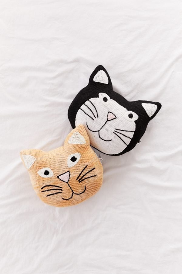 Crochet-Cat-Throw-Pillow.jpg