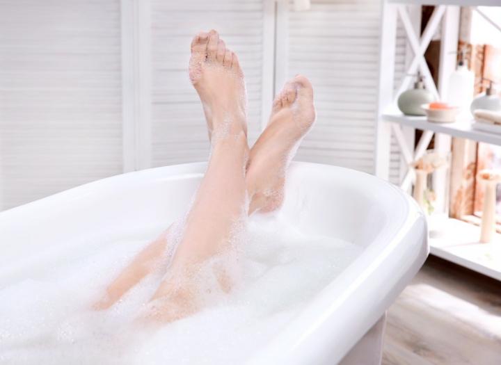 womans-feet-bathtub.jpg?resize=1024%2C747&ssl=1