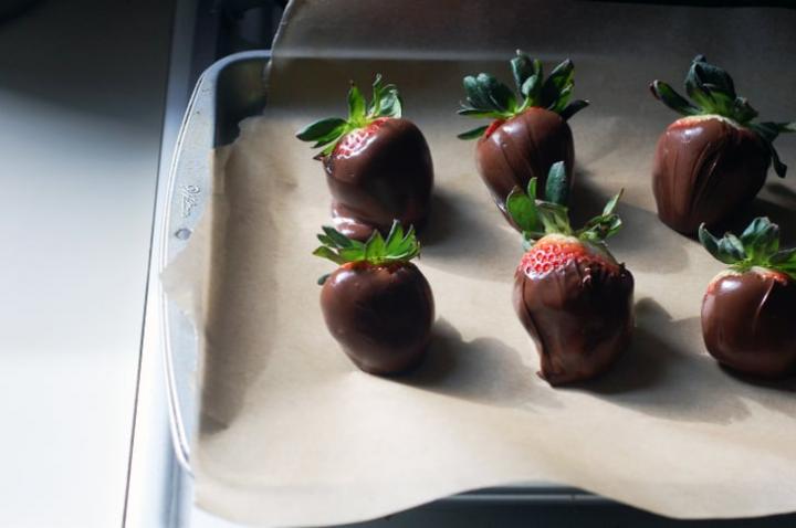 How-Make-Chocolate-Covered-Strawberries.jpg