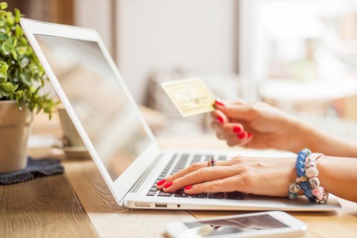 woman-shopping-online-with-laptop-and-credit-card.jpg?resize=1024%2C683&ssl=1