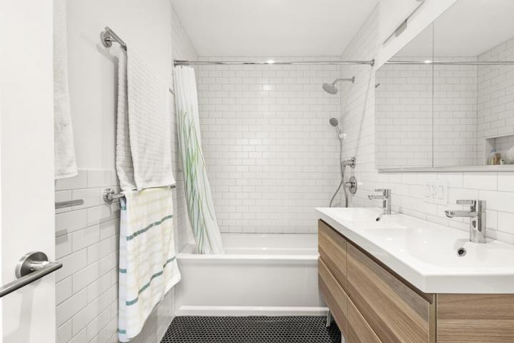 Double-Vanity-Bathroom.jpg