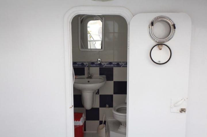 cruise-ship-bathroom.jpg?resize=1024%2C682&ssl=1