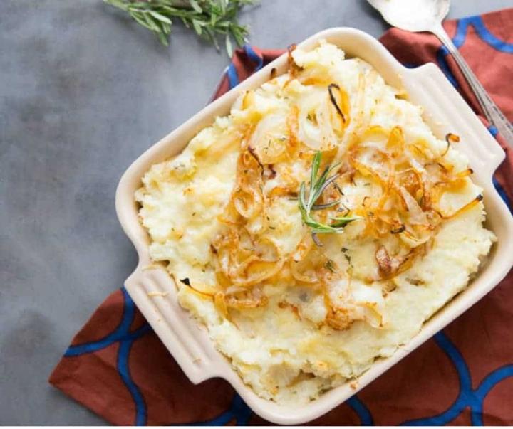 Cheesy-Mashed-Potatoes-Gruy%C3%A8re-Caramelized-Onions.jpg