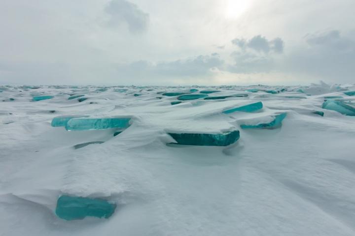 lake-baikal-russia-turquoise-ice.jpg?resize=1024%2C683&ssl=1