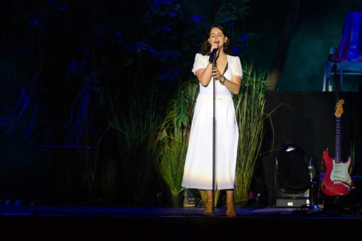 lana-del-rey-performing.jpg?resize=1024%2C683&ssl=1