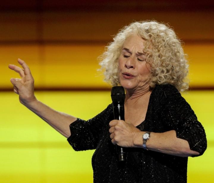 carole-king-performing.jpg?resize=1024%2C876&ssl=1