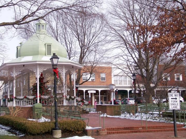 Real-Towns-Like-Stars-Hollow-From-Gilmore-Girls.jpg
