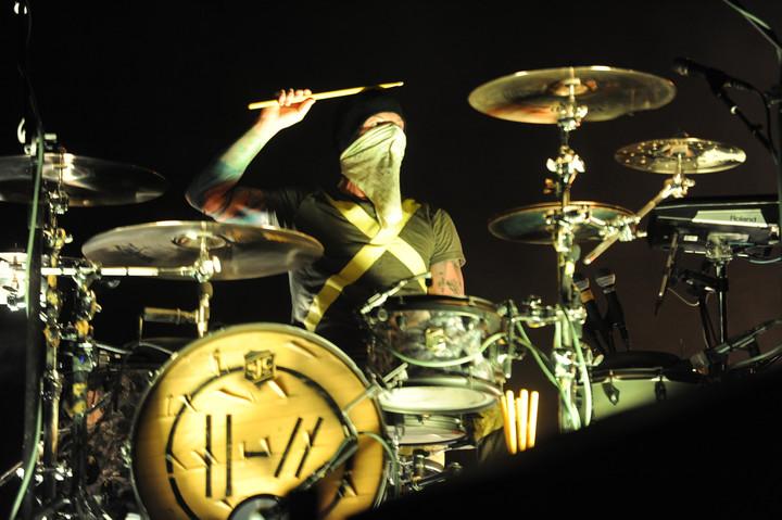 josh-dun-maneja-a-la___4L3INLVHy_720x0__1.jpg