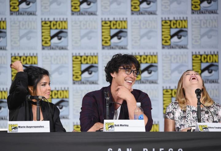 Pictured-Marie-Avgeropoulos-Bob-Morley-Eliza-Taylor.jpg