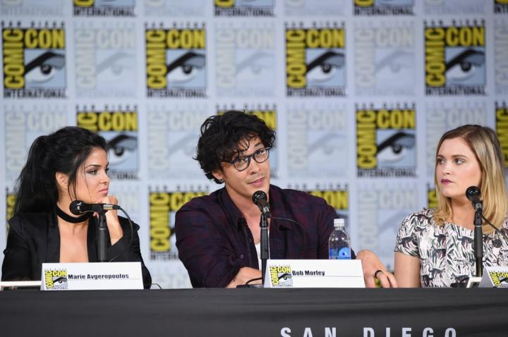 Pictured-Marie-Avgeropoulos-Bob-Morley-Eliza-Taylor.jpg