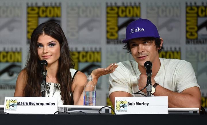Pictured-Marie-Avgeropoulos-Bob-Morley.jpg