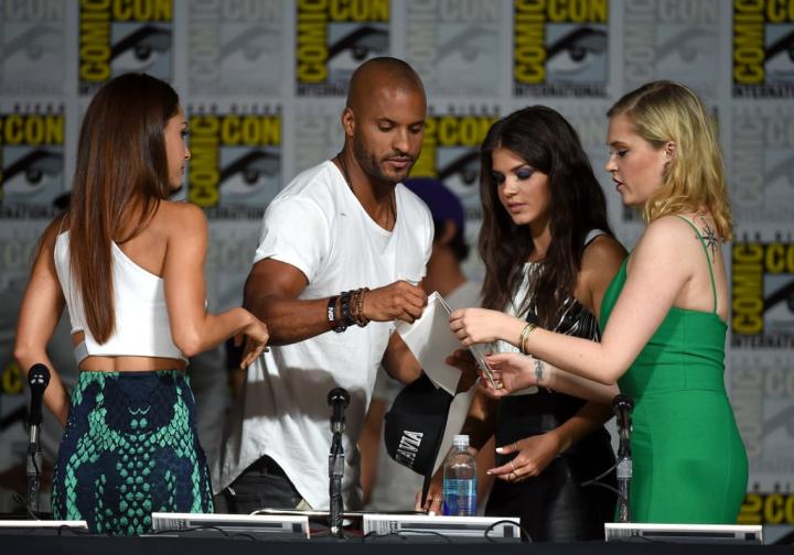 Pictured-Lindsey-Morgan-Ricky-Whittle-Marie-Avgeropoulos-Eliza.jpg