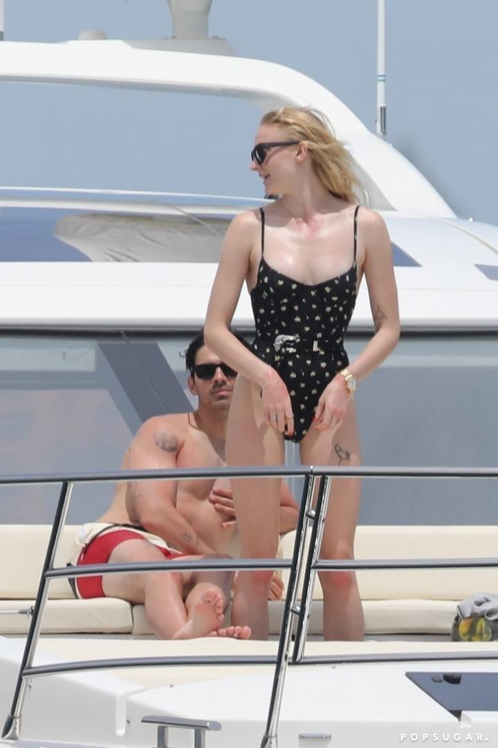 Joe-Jonas-Sophie-Turner-Mexico-April-2019-Pictures.jpg