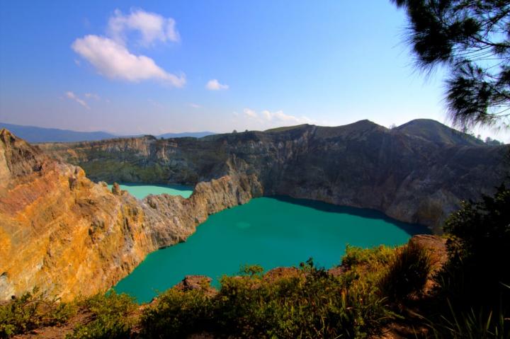 Kelimutu-Volcano-Indonesia.jpg