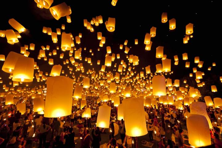 Floating-Lantern-Festival-Thailand.jpg