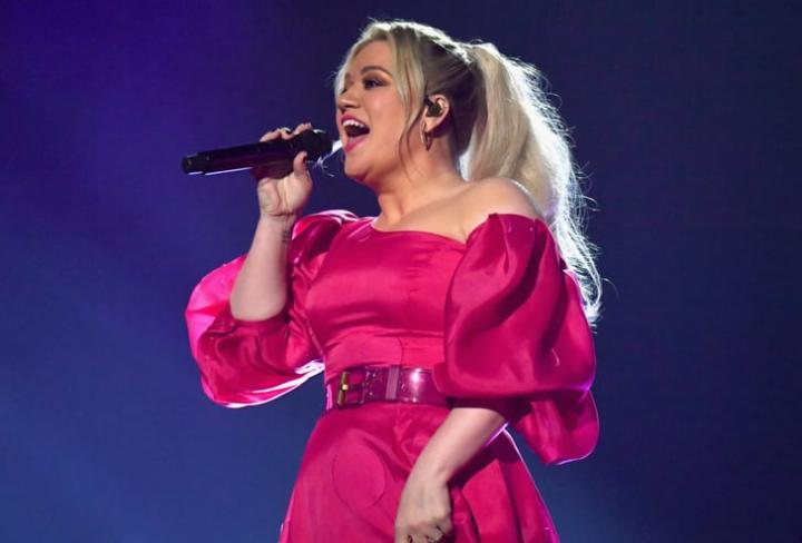 Kelly-Clarkson-Get-Appendix-Removed-After-2019-BBMAs.jpg