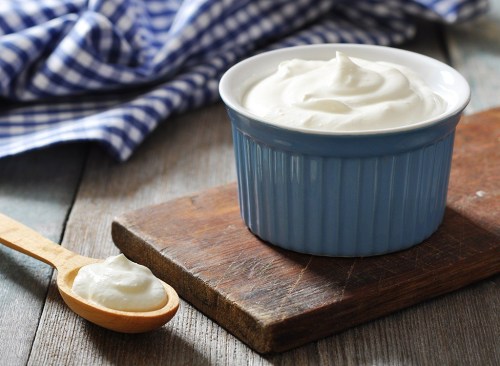 greek-yogurt-should-you-be-eating-full-fat-yogurt.jpg