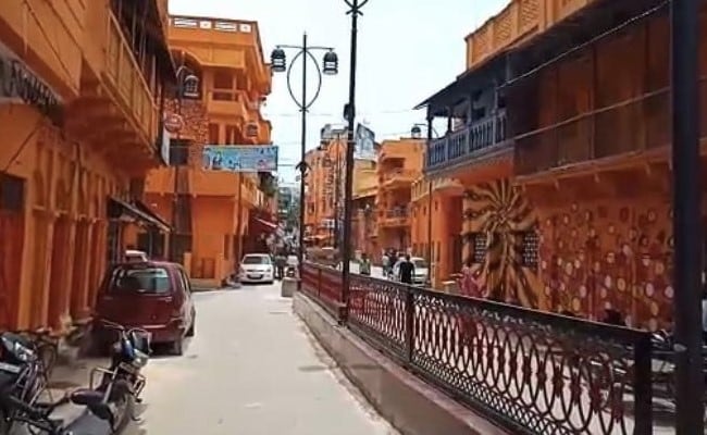 f8gllm3g_houses-painted-saffron-in-prayagraj-_625x300_14_July_20.jpg