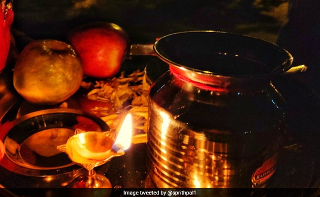 6vakgtno_karwa-chauth-thali_625x300_15_October_19.jpg