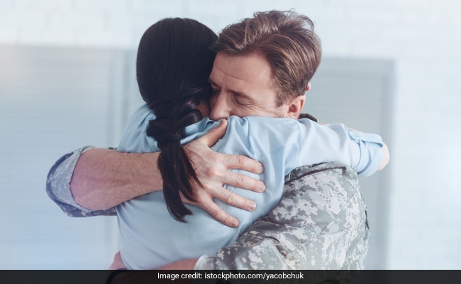 t9vgv5vg_happy-hug-day_625x300_12_February_19.jpg