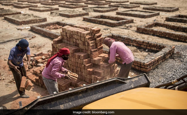 h7sgpgjs_new-delhi-crematorium-bloomberg-650_625x300_03_May_21.jpg