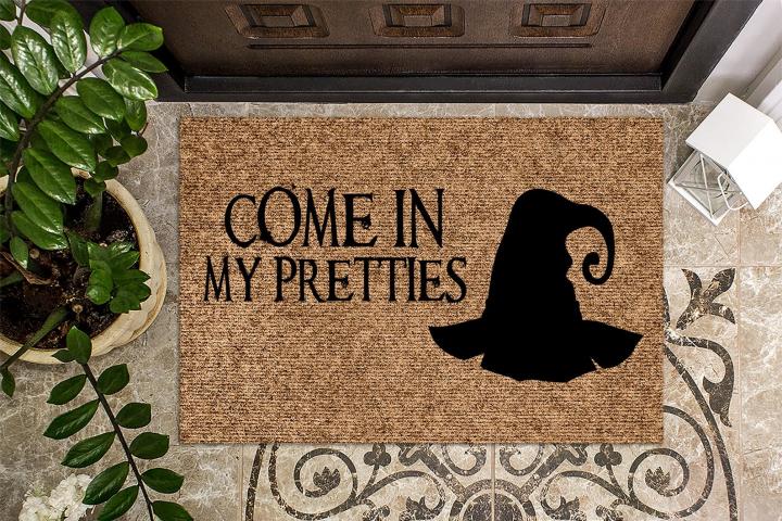 Come-In-My-Pretties-Doormat.jpg