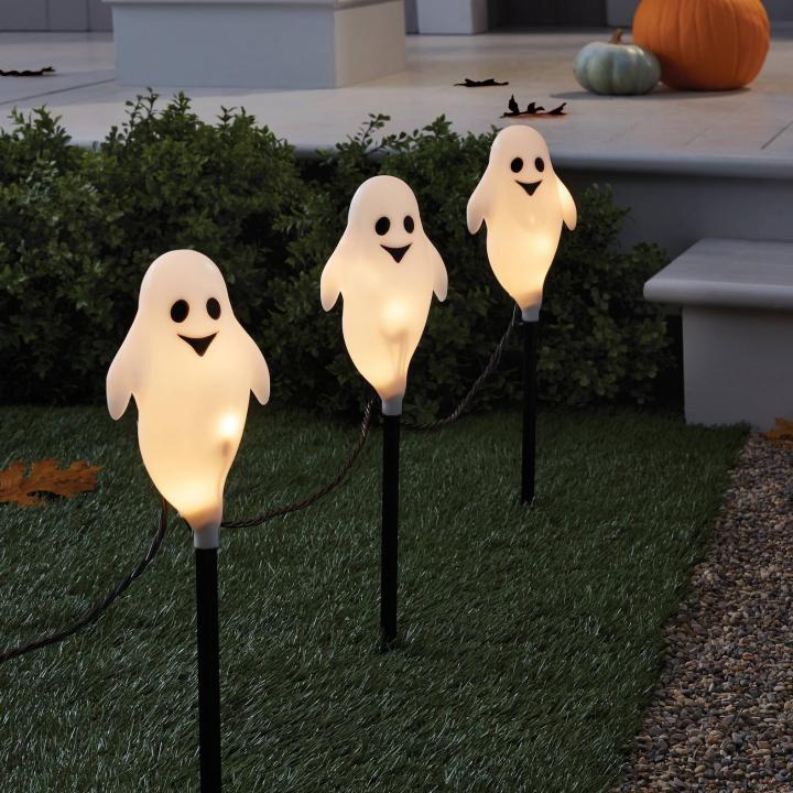 Boo-tiful-Pathway-Incandescent-Ghost-Halloween-Novelty-Path-Lights.jpg