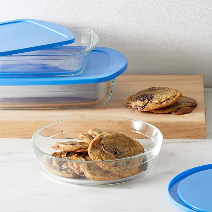 Kitchen-Staple-Amazon-Basics-Oven-Safe-Glass-Baking-Food-Storage-Dish-Set.jpg