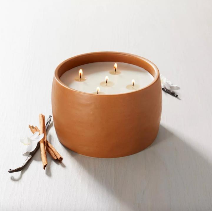 Stylish-Scent-Hearth-Hand-With-Magnolia-Harvest-Spice-5-Wick-Speckled-Ceramic-Fall-Candle.png