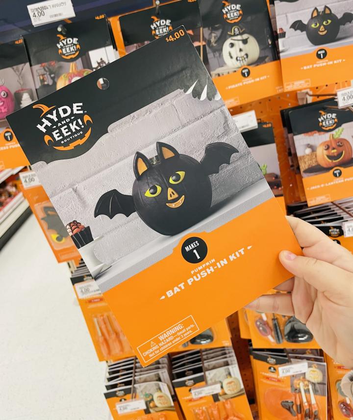 Spooktacular-Bat-Hyde-Eek-Boutique-Pumpkin-Push-In-Halloween-Decorating-Kit.jpg