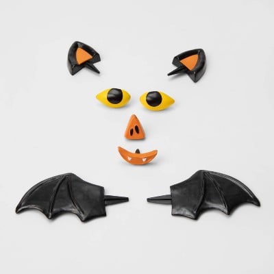 Hyde-Eek-Boutique-Pumpkin-Push-In-Halloween-Decorating-Kit.jpg