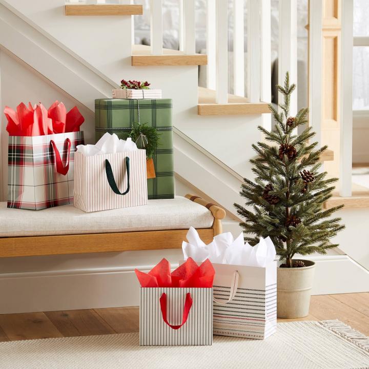 Assorted-Holiday-Pattern-Gift-Bags.jpg