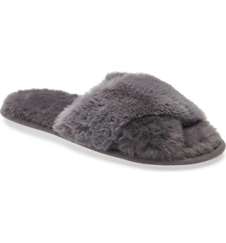 Open-Toed-Slippers-Nordstrom-Snuggle-Plush-Faux-Fur-Slipper.webp