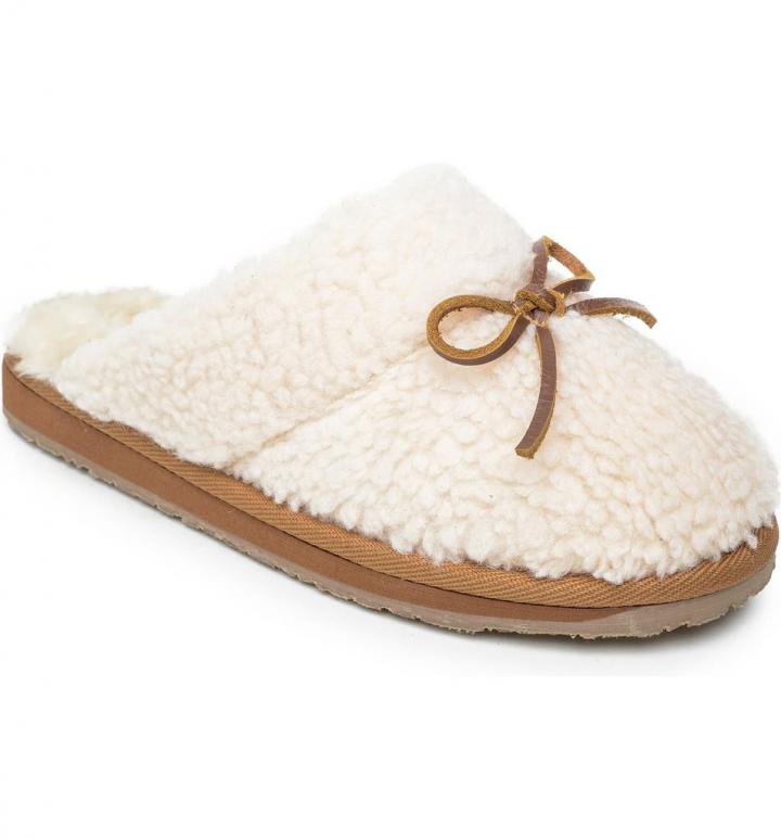 Slippers-With-Bows-Minnetonka-Flurry-Scuff-Faux-Fur-Slipper.jpeg