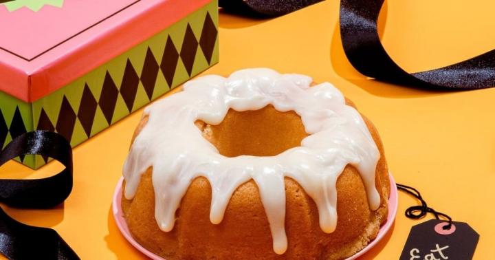 Oprah-Favorite-Key-Lime-Bundt-Cake-by-We-Take-Cake.jpg