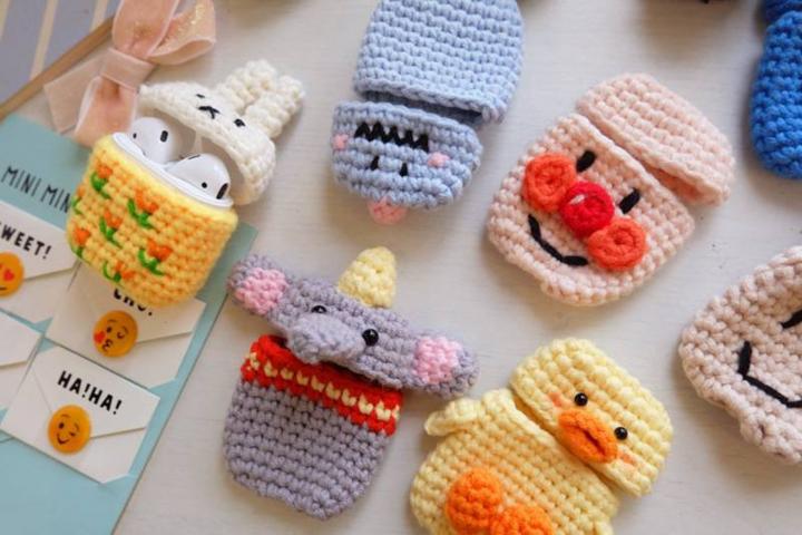 Handmade-Gift-Crochet-AirPods-Case.jpg