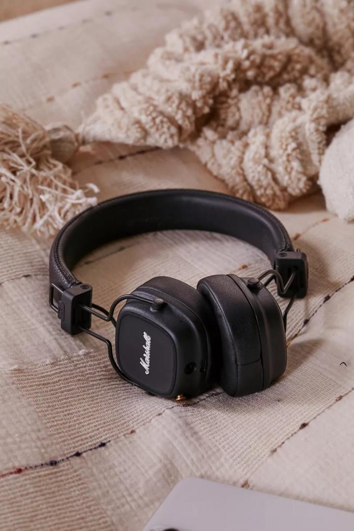 Stylish-Headphones-Marshall-Major-IV-On-Ear-Bluetooth-Headphones.webp