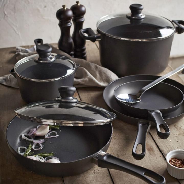 Cool-Black-Finish-Scanpan-Classic-8-Piece-Set.jpeg