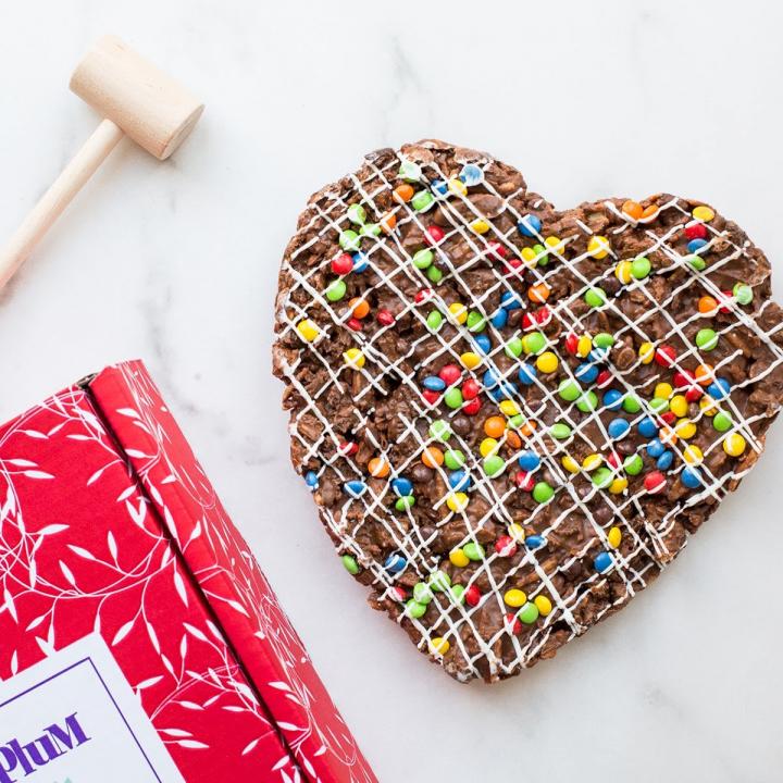 Sweet-Surprise-Sugar-Plum-Heart-Shaped-Chocolate-Pizza-With-Mallet.jpg