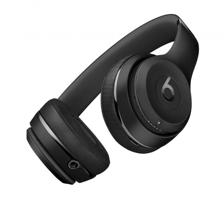 Stylish-Headphones-Beats-Solo%C2%B3-Bluetooth-Wireless-On-Ear-Headphones.jpg