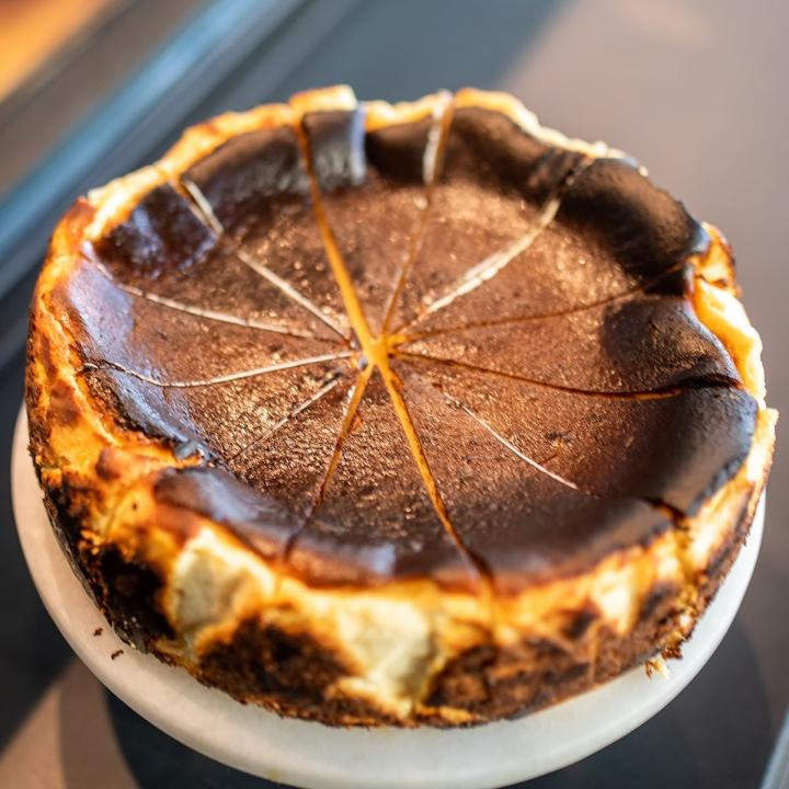 Swoon-Worthy-Cheesecake-Kalimotxo-Basque-Burnt-Cheesecake.jpg