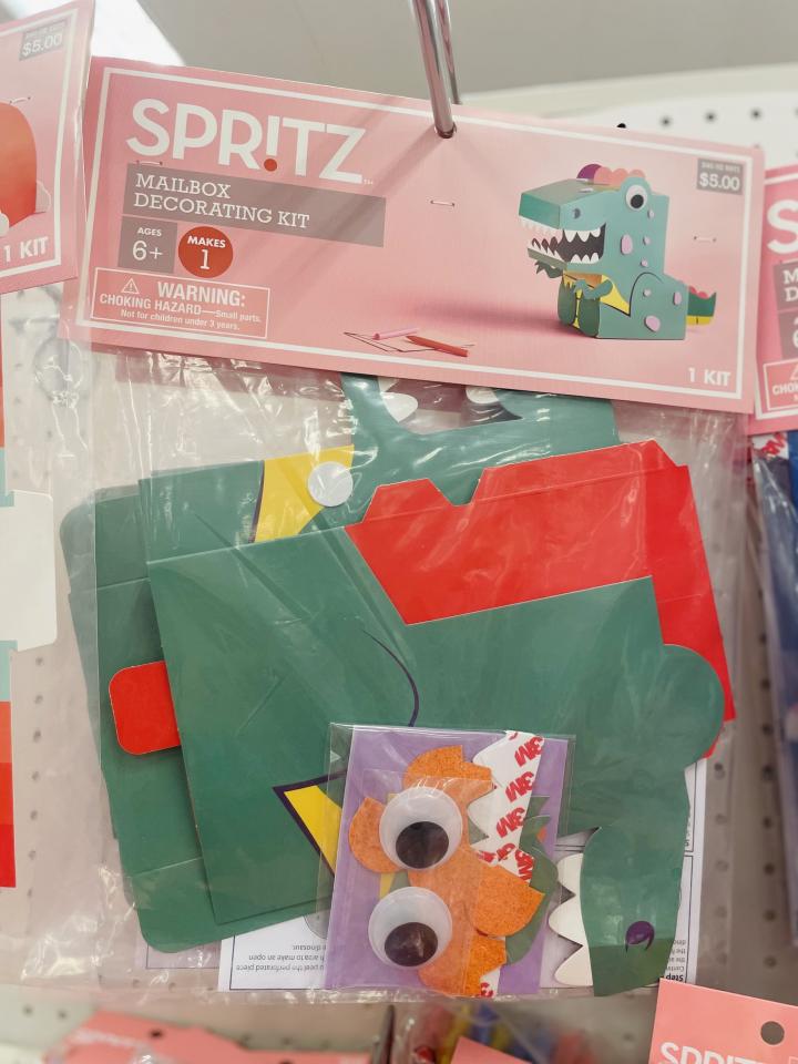 For-Little-Ones-Classrooms-Spritz-Dinosaur-Valentine-Day-Kids-Mailbox-Decorating-Kit.jpg