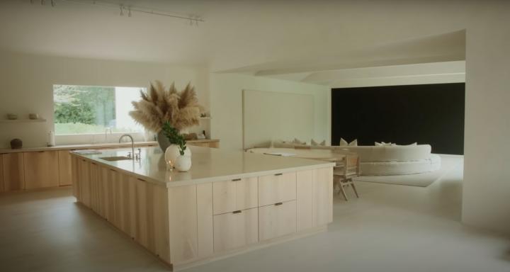 Closer-Look-at-Kim-Kardashian-Kitchen-Living-Room.png