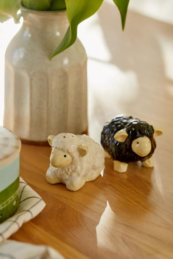 Something-Cute-Sheep-Salt-Pepper-Shaker-Set.webp